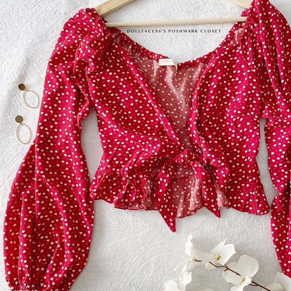 NWT Heart Print Tie Front Cropped Top